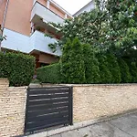 Rose-2025 Renovated Garden View Apartment Porec