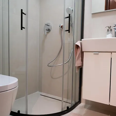 Rose-2025 Renovated Garden View 公寓