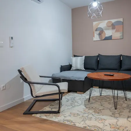 Rose-2025 Renovated Garden View Daire Poreč