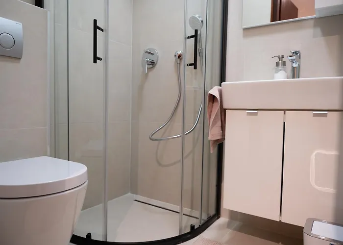 Rose-2025 Renovated Garden View Apartmán